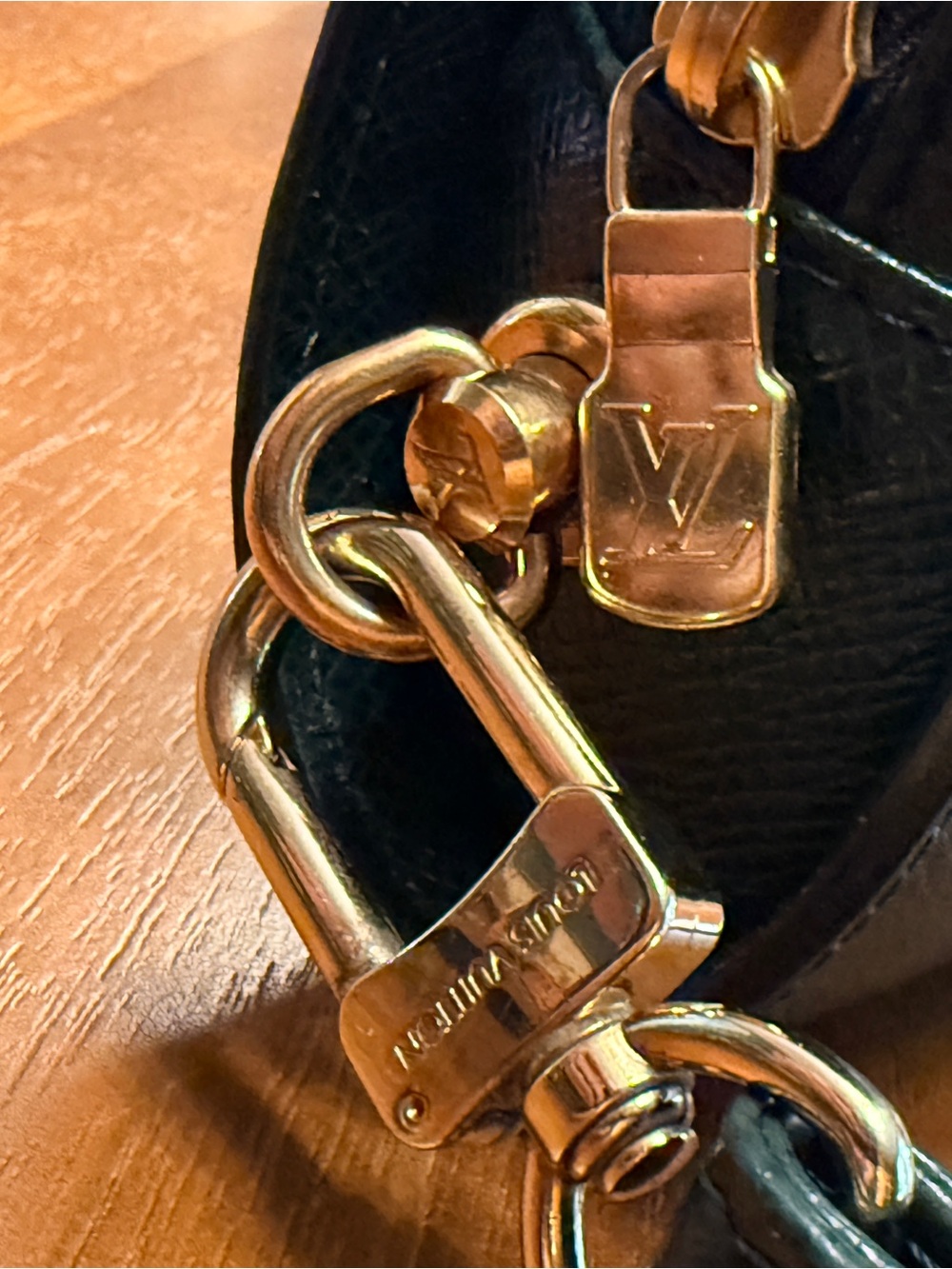 Louis Vuitton Taiga Leather Green Leather Zip Wristlet Organizer Clutch w Box - Picture 10 of 14